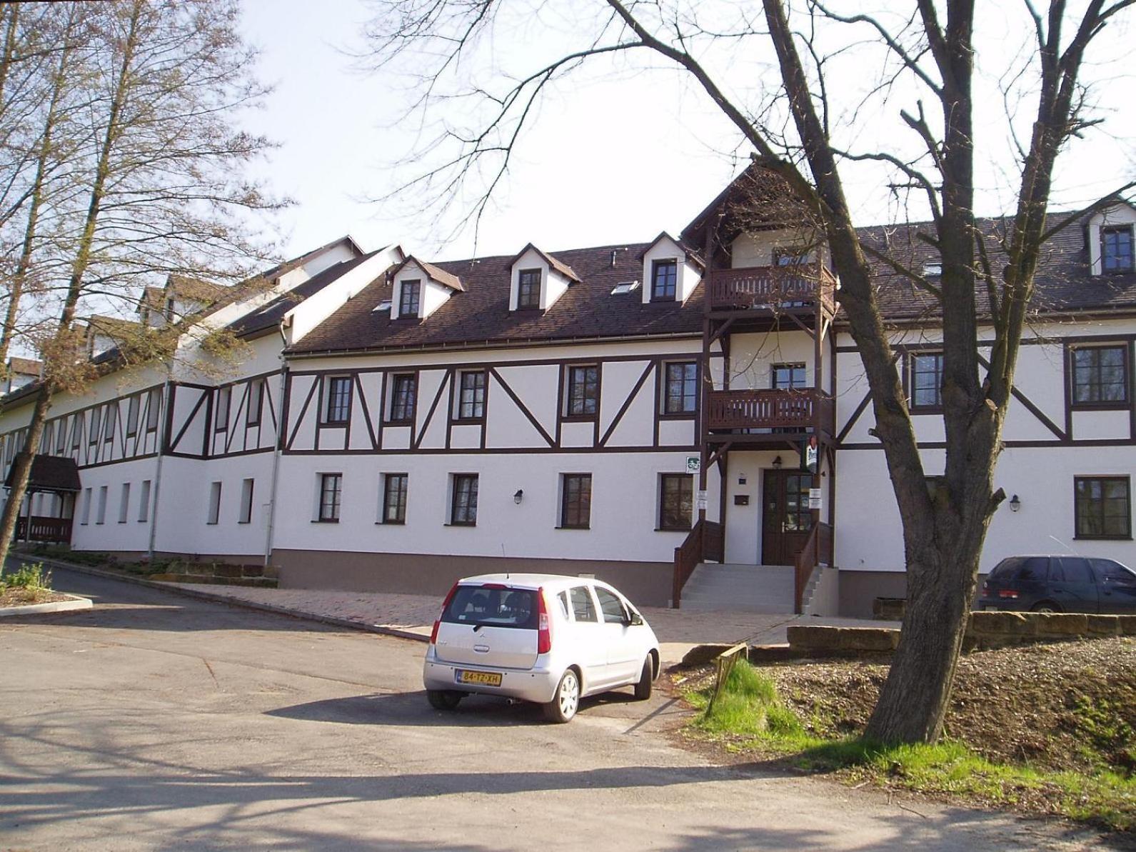 Restaurace A Penzion Ceska Hospoda Hermanice  Bagian luar foto